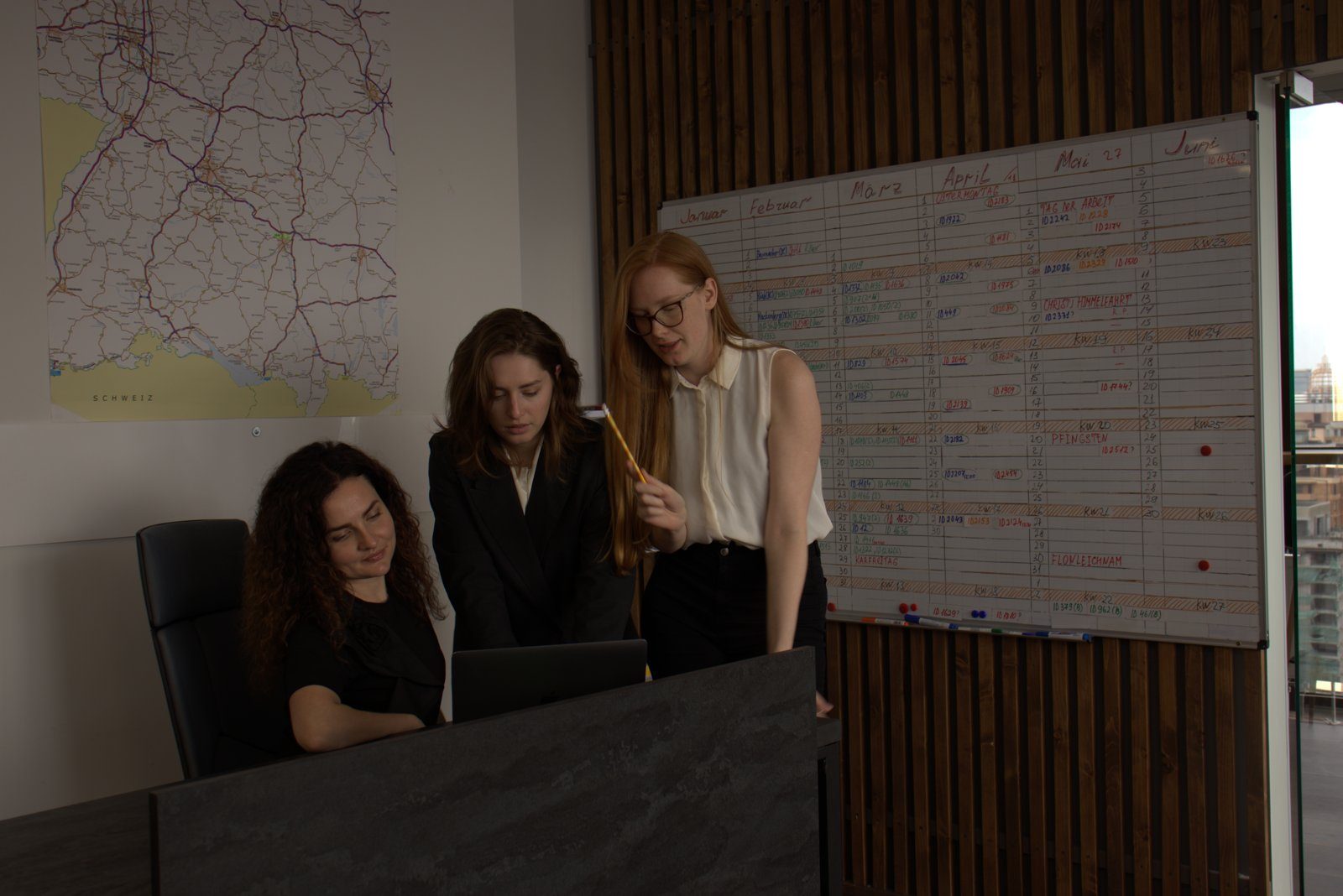 Team an der Plantafel