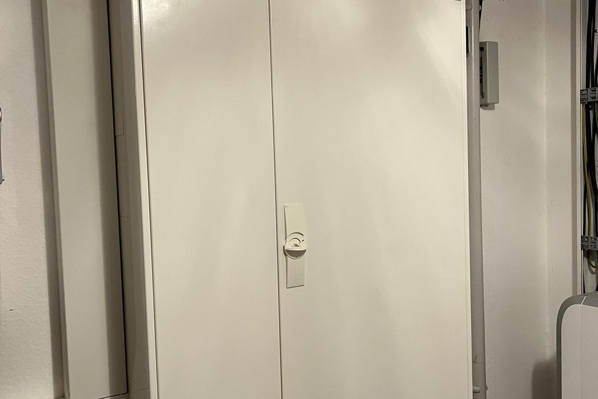 Fertig verdrahteter Zählerschrank nach dem Anschluss der Anlage